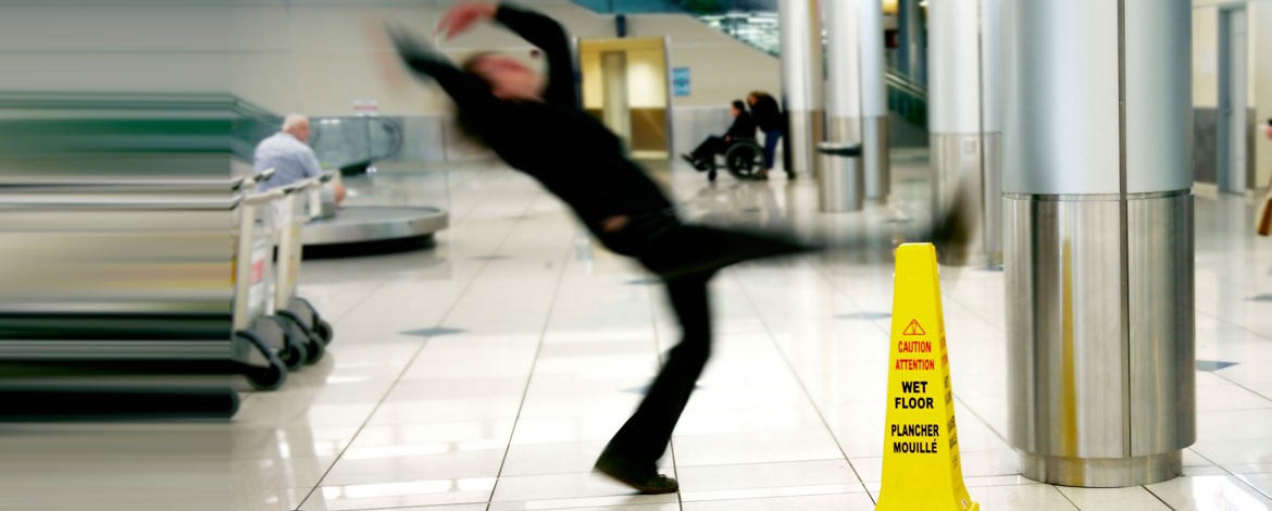 ¿Lesionado a causa de una caída o resbalón?